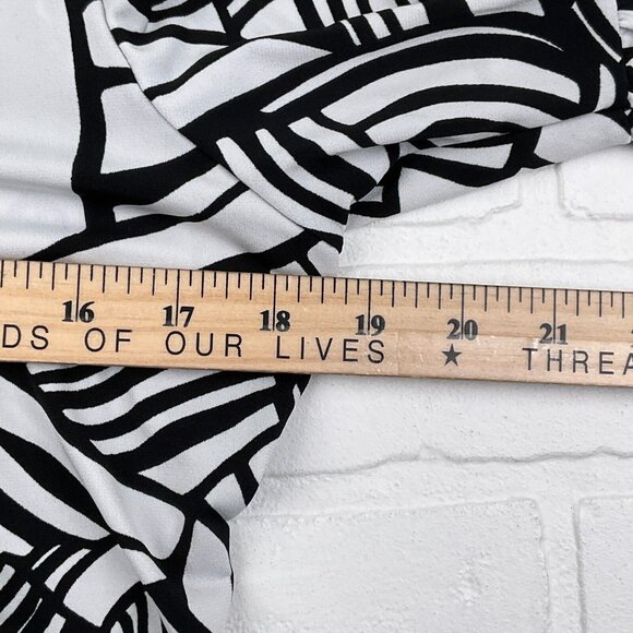 Chicos Top Women 1 Medium 8 Black White Smock Stretch Flare Scoop Tunic USA - Picture 7 of 11